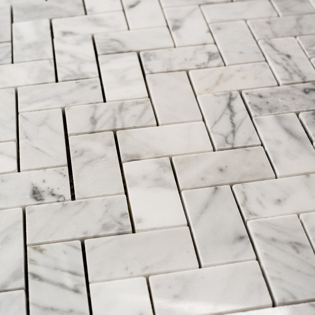 CARRARA / HERRINGBONE MEDIUM