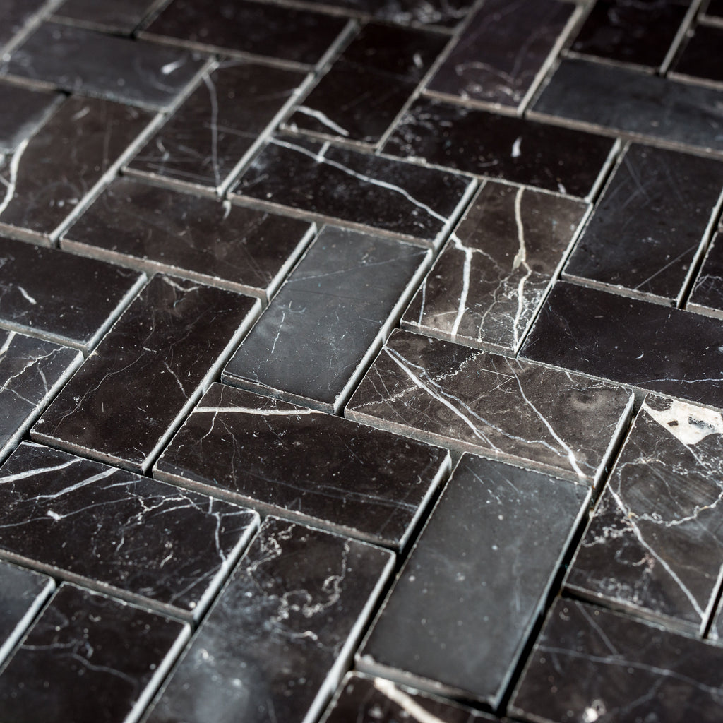 NERO MARQUINA / HERRINGBONE MEDIUM